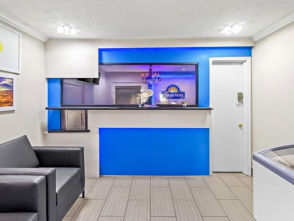 Days Inn by Wyndham Houston East