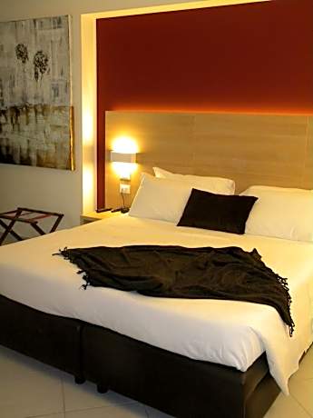 Two-Bedroom Suite with Balcony and Sea View - Annex