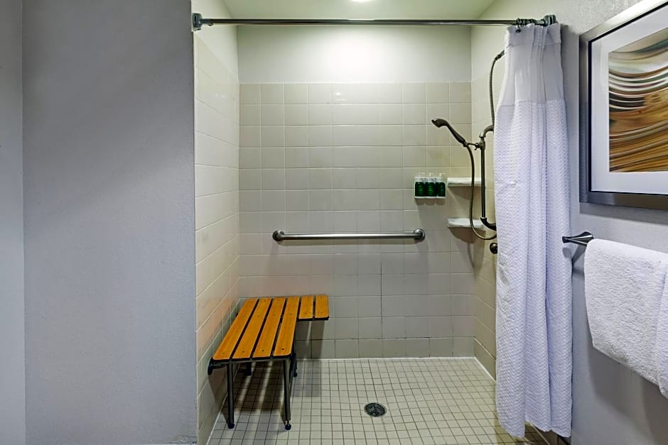 Courtyard by Marriott Tulsa Woodland Hills