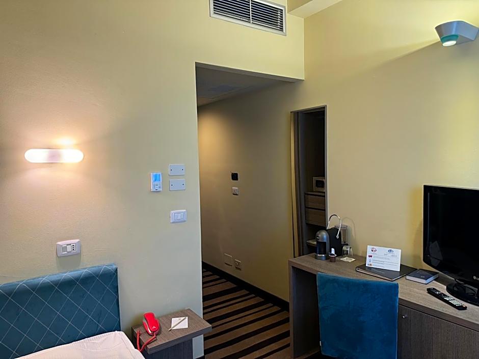 Jet Hotel