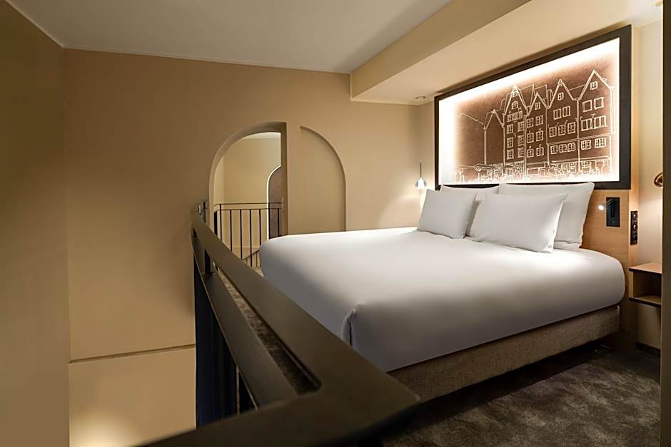 Wasserturm Hotel Cologne, Curio Collection by Hilton