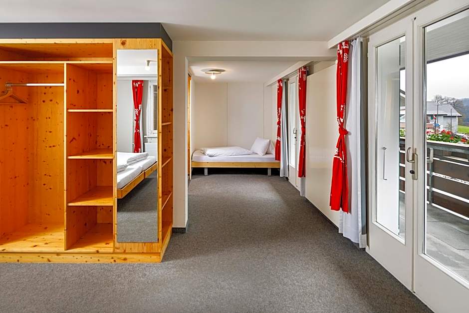 Hirschen Guesthouse - Village Hotel