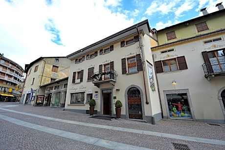 Hotel Silene Parking and Garage