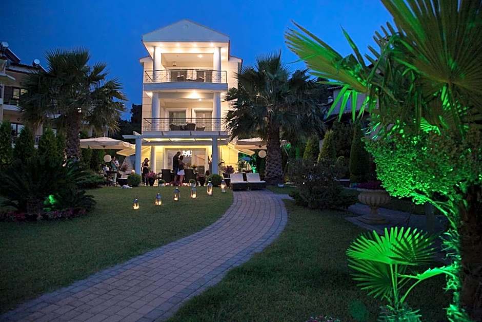 SUN RESIDENCE Exclusive Seaside Suites