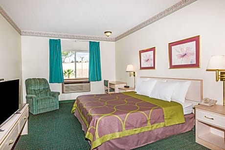 1 King Bed Non-Smoking