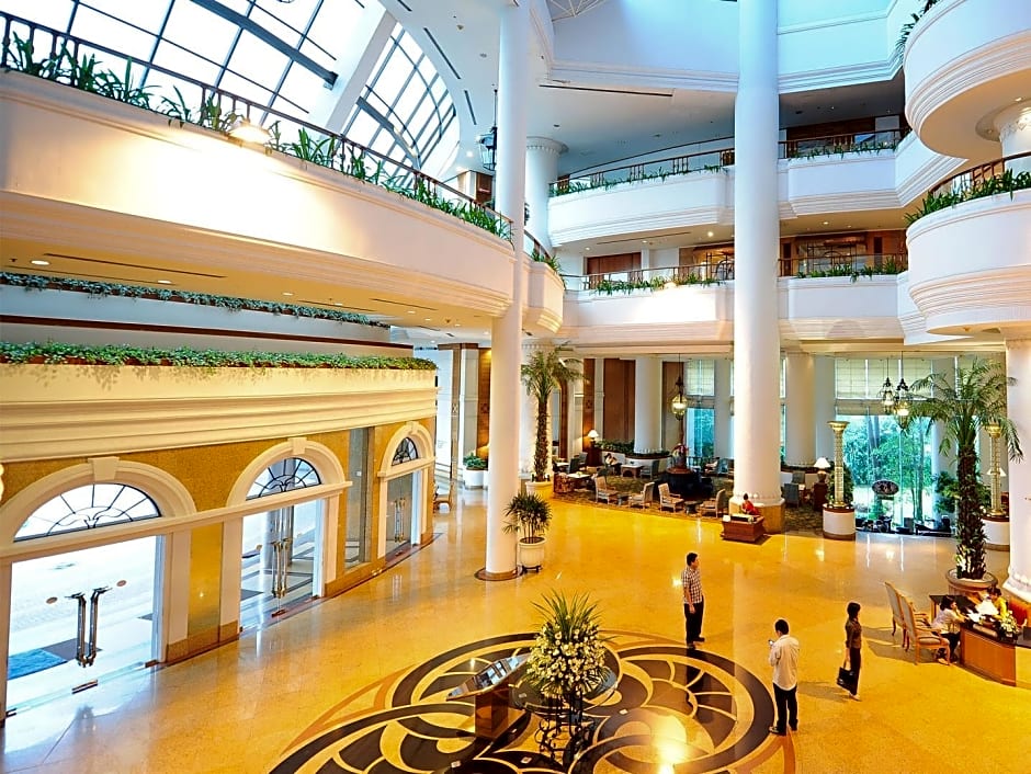 Montien Riverside Hotel