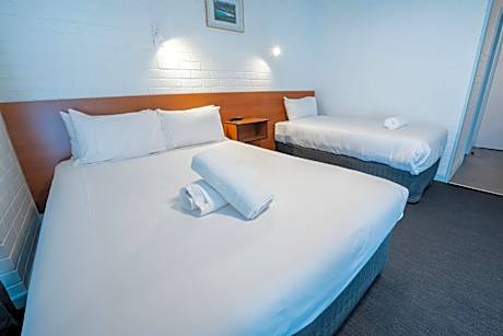 Poolside Queen + Single Room