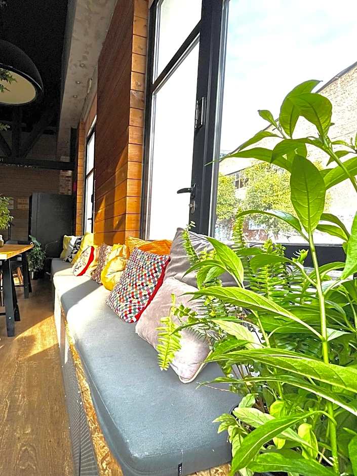 Iconic Athens Hostel – Athens, NY