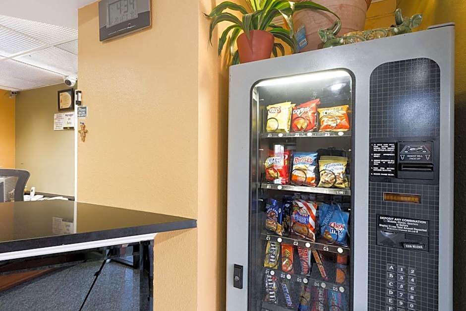 Super 8 by Wyndham Indianapolis-Southport Rd