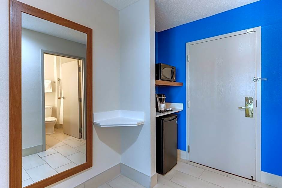 Holiday Inn Express Cincinnati North - Monroe By IHG