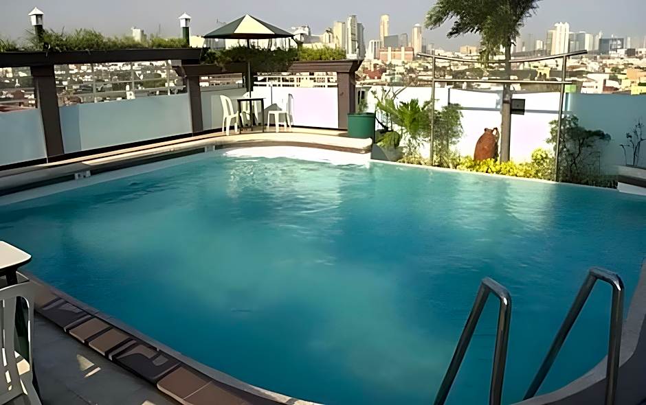 Urban Travellers Hotel