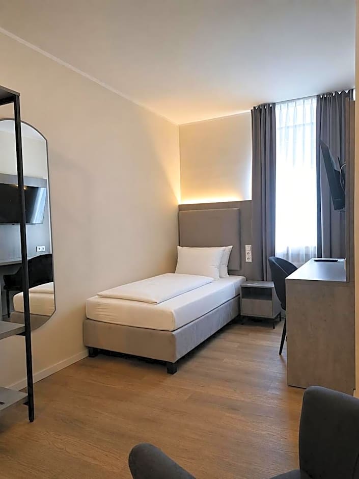 Diamonds Hotel