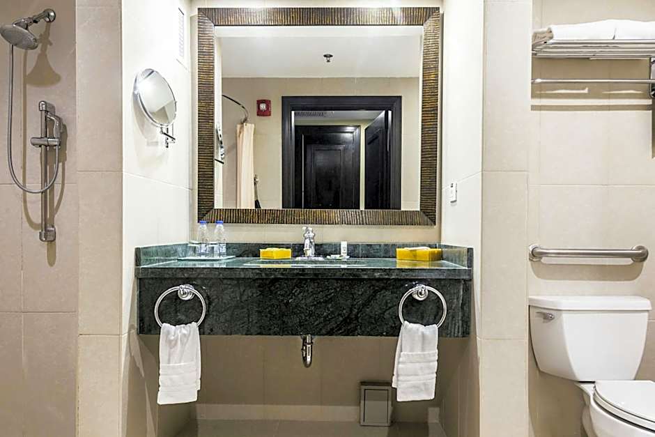 Renaissance by Marriott Caracas La Castellana Hotel