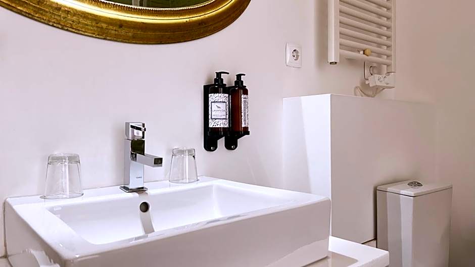 Casa do Bairro by Shiadu