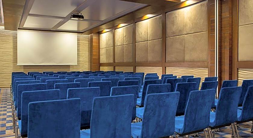 Renaissance by Marriott Izmir Hotel