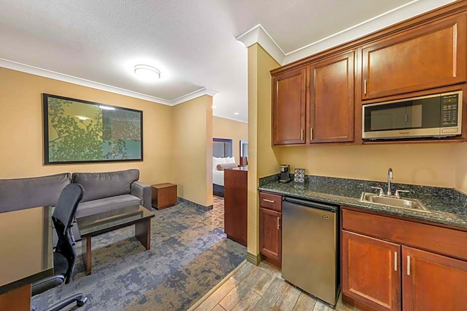 Best Western Plus Avita Suites