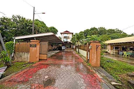 OYO 90915 Ilham Villa