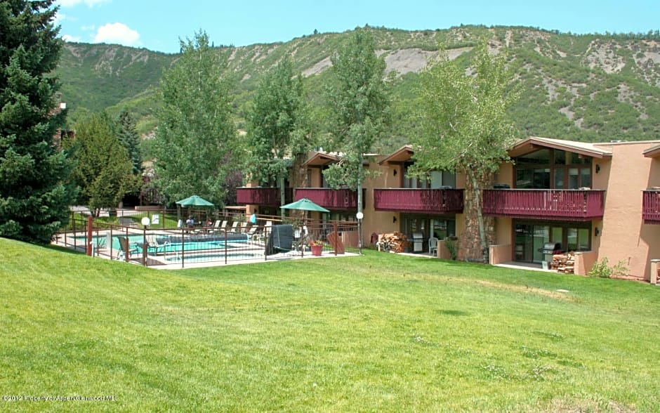 Lichenhearth Condominiums