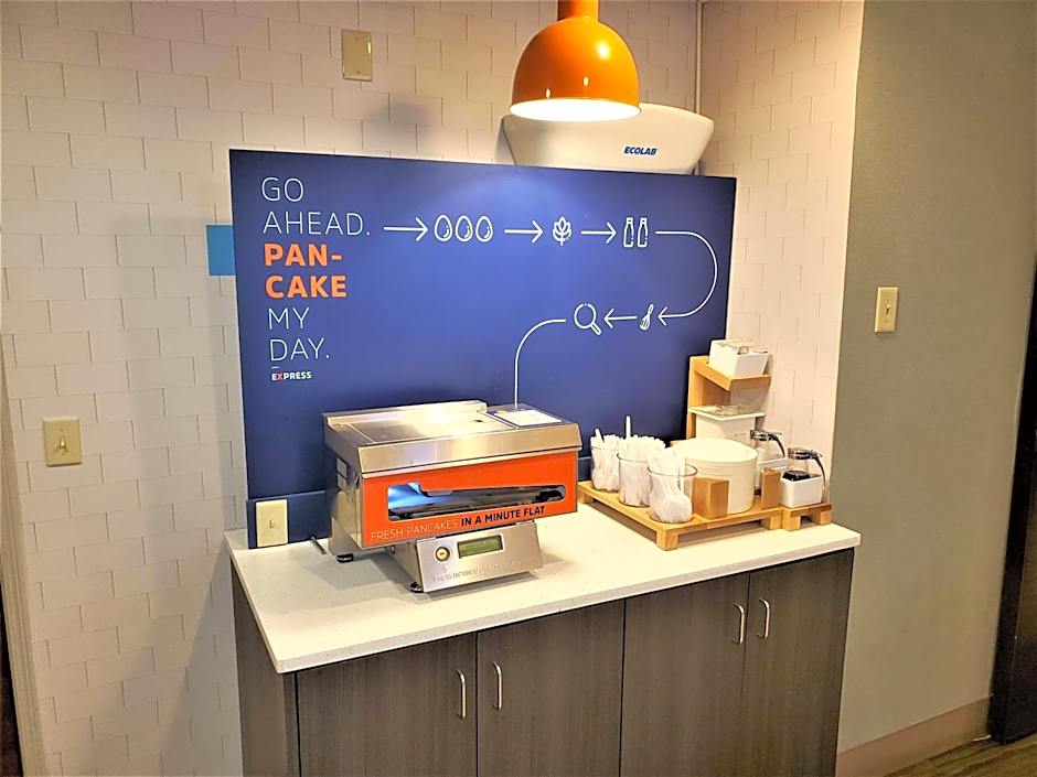 Holiday Inn Express & Suites Rocky Mount Smith Mountain Lake By IHG