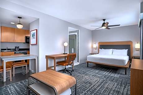 One-Bedroom King Suite - Non-Smoking
