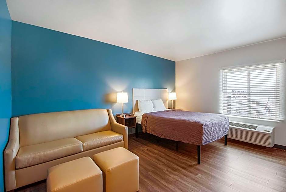 WoodSpring Suites Bakersfield Airport