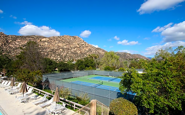 Riviera Oaks Resort And Racquet Club