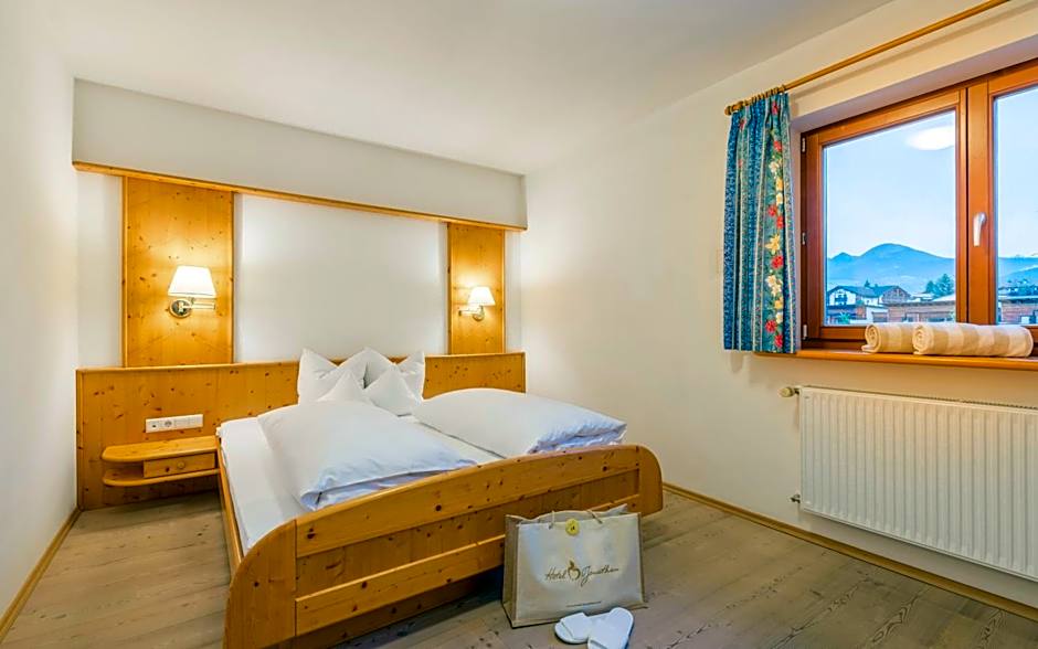 Photo 1 of 4 of Double Room