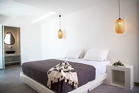 Deluxe with Caldera View & Private Jacuzzi