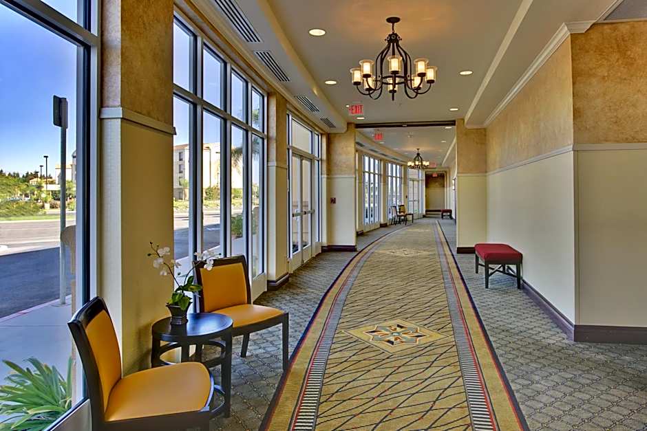 Holiday Inn & Suites Bakersfield by IHG