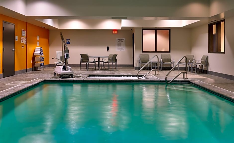 Holiday Inn Express & Suites Overland Park By IHG