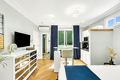 Queen Room with Kitchenette