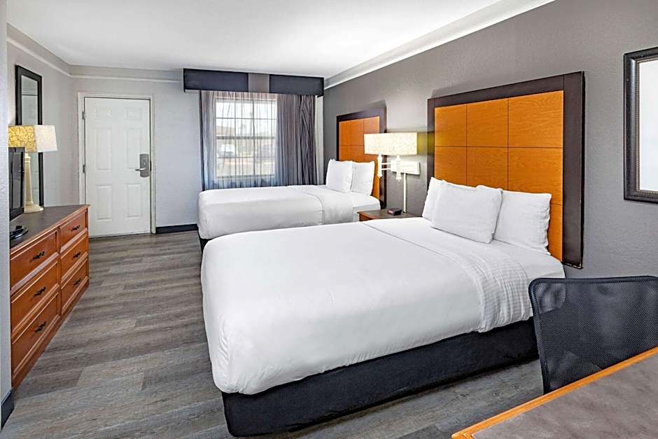 La Quinta Inn & Suites by Wyndham Laredo