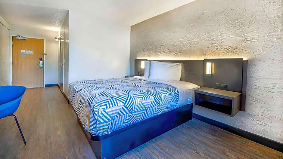 Motel 6-Milwaukee, WI - Glendale