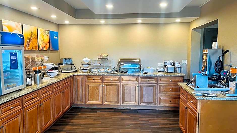 Comfort Inn & Suites Rochelle - DeKalb