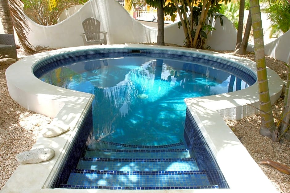 Bnbbonaire Near The Ocean