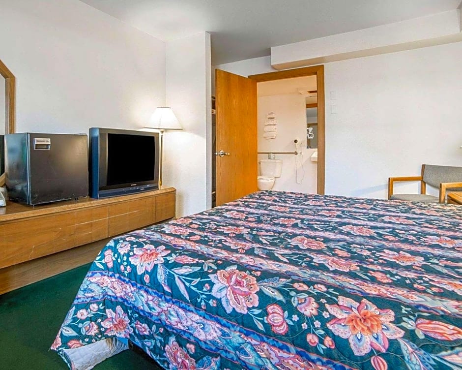 Rodeway Inn Billings Logan Intl Airport, Near St. Vincent Hospital
