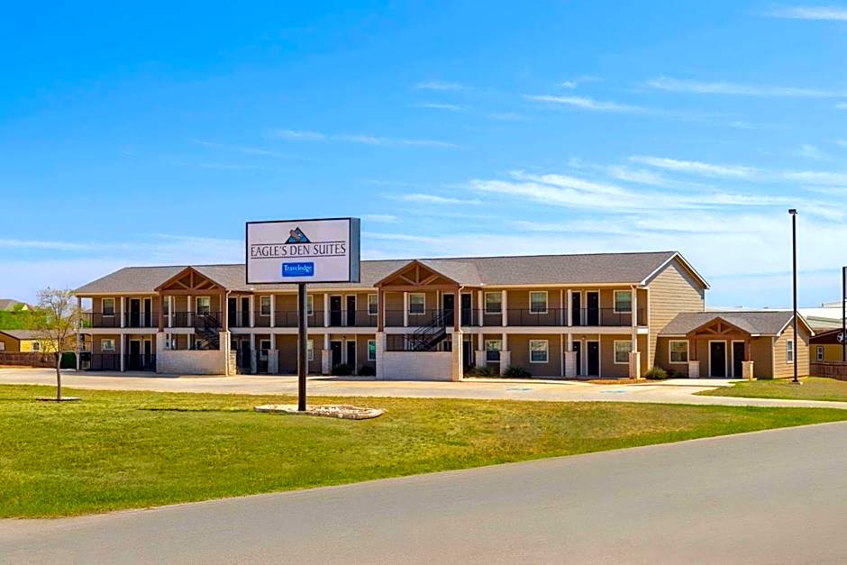 Eagle's Den Suites Cotulla a Travelodge by Wyndham