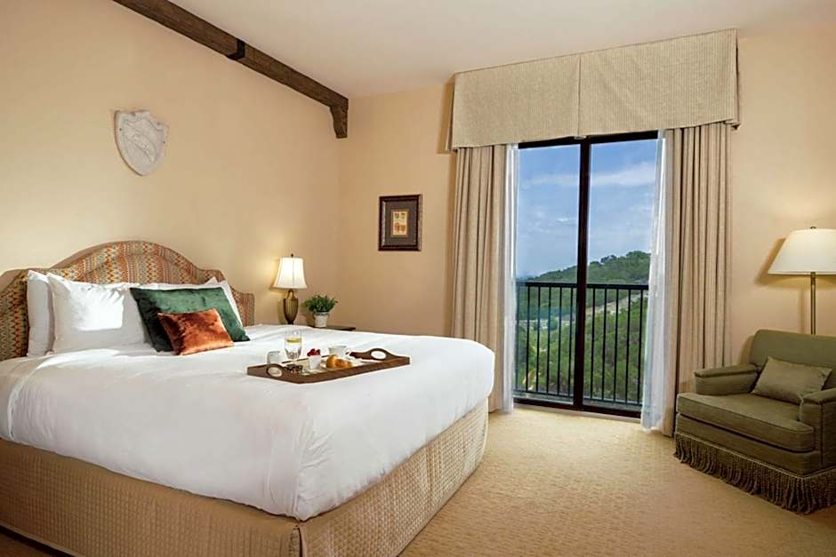 Photo 1 of 4 of Deluxe 1 King Bed