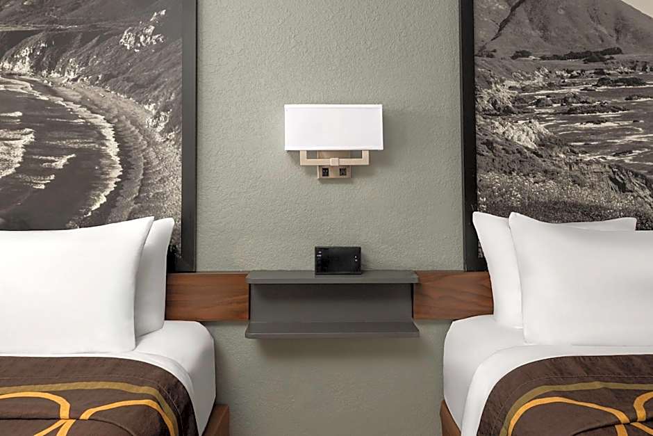 Super 8 by Wyndham Fort Bragg