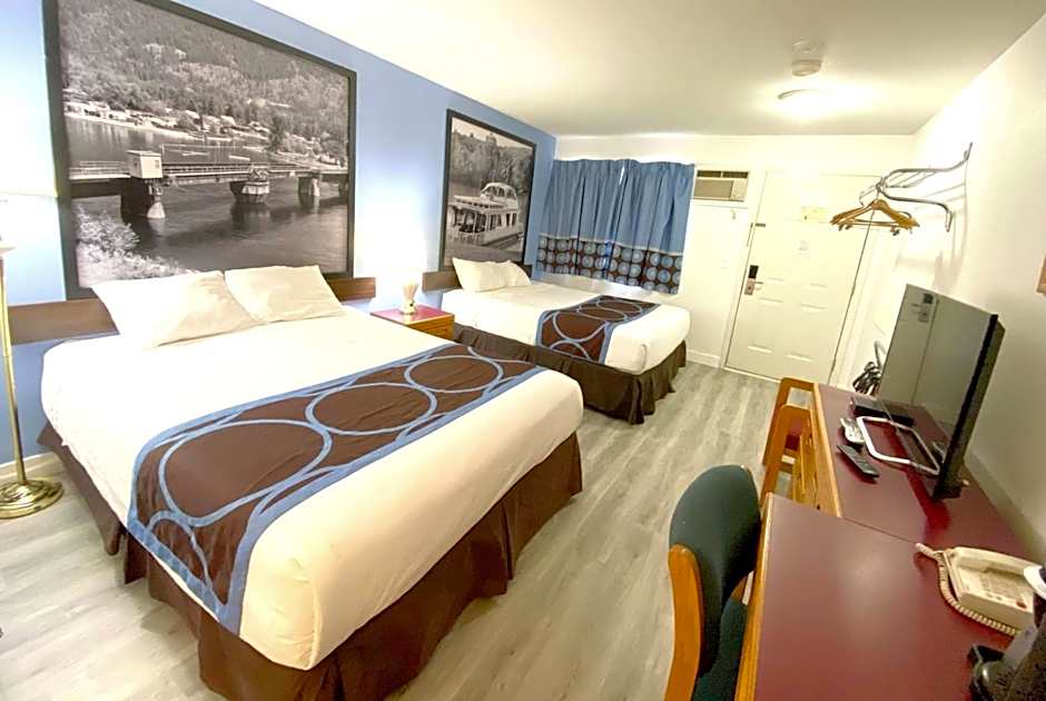 Super 8 by Wyndham Sicamous