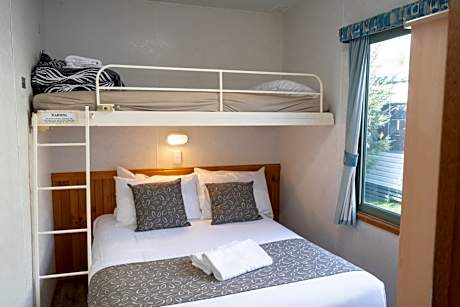 Twin Deluxe Cabin 5 Berth