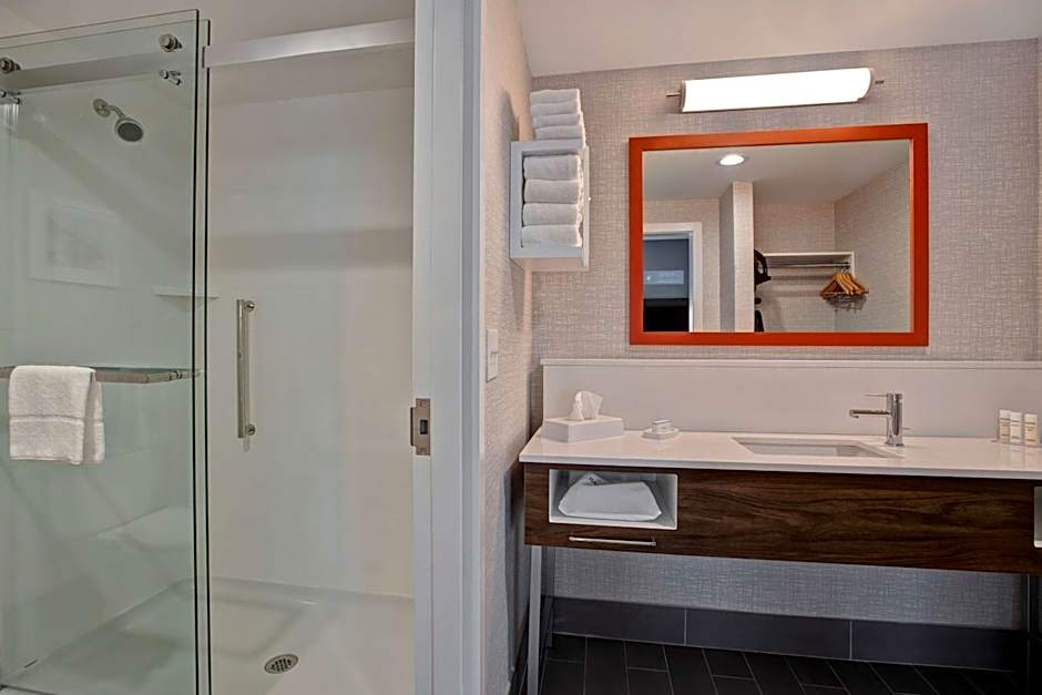 Hampton Inn By Hilton & Suites Deptford, NJ