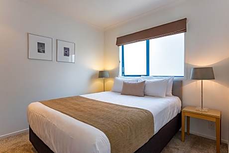 One-Bedroom Apartment with Sea View