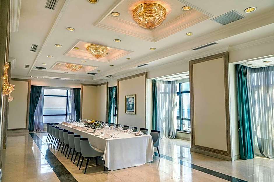 Radisson Montevideo Victoria Plaza Hotel