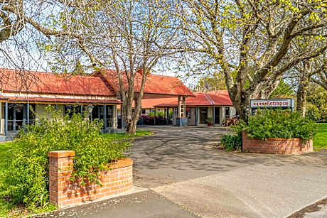 Oak Estate Motor Lodge