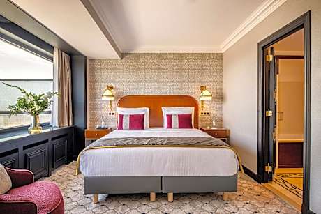 Executive Suite with City View