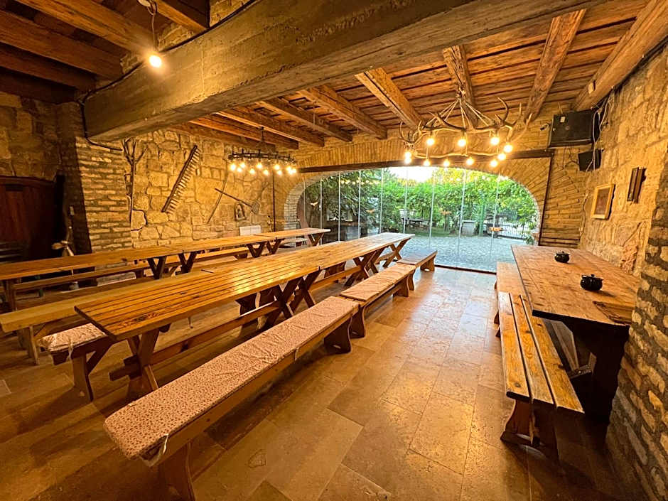 Buzál-Mórocza Pincészet és Szálláshely