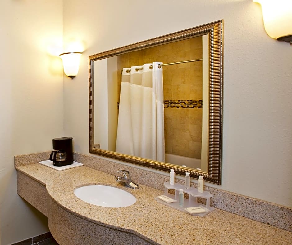 Holiday Inn Express Waterloo-Cedar Falls By IHG