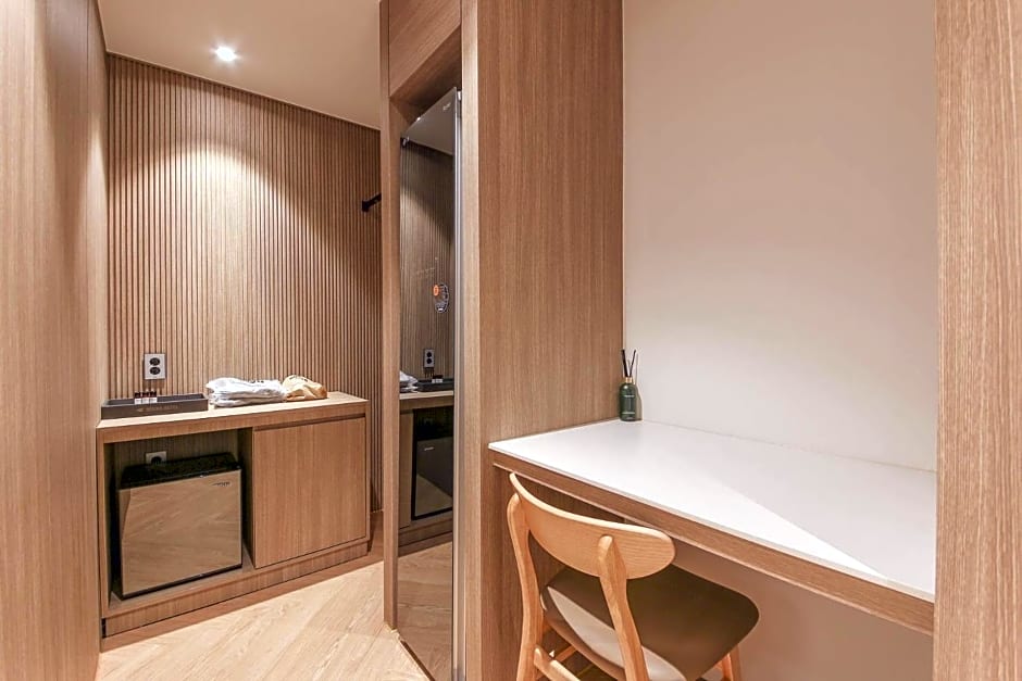 Hound Hotel Jeonju Deokjin