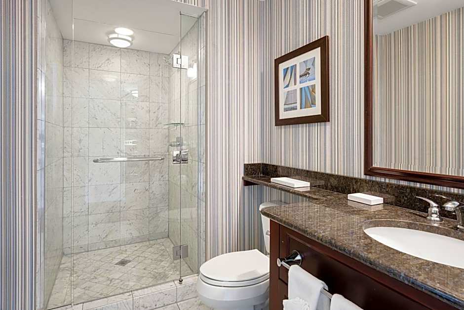 Newport Beach Hotel And Suites